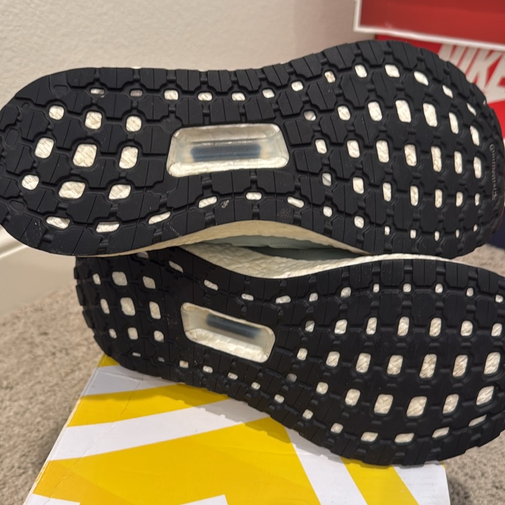 Adidas UltraBoost 19. Men’s size 8/women’s 9.5. - Picture 4 of 4